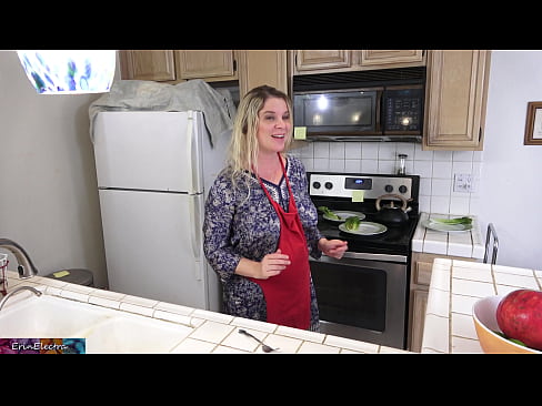 ❤️ A madrasta a ordenhá-lo na cozinha antes do seu encontro Porno de qualidade em pt.123sex.ru ❌️❤