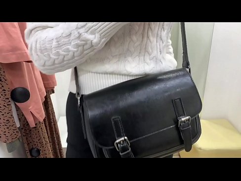 ❤️ Masturbação pública da jovem cadela FeralBerry com um dildo no provador Porno de qualidade em pt.123sex.ru ❌️❤
