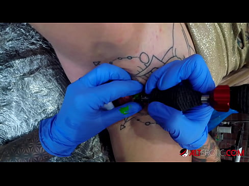❤️ Extremamente tatuada, a brasa Sully Savage fez uma tatuagem no seu clítoris Porno de qualidade em pt.123sex.ru ❌️❤